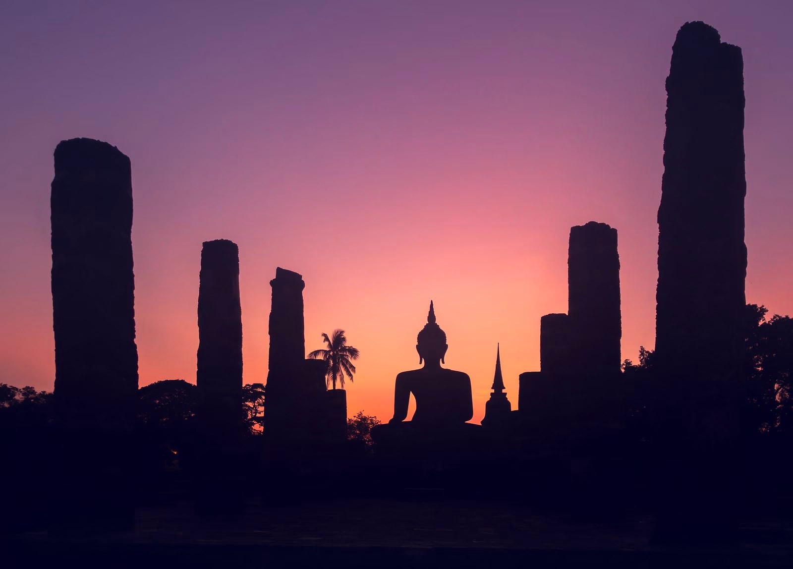 Phế tích chùa Sukhothai lúc hoàng hôn